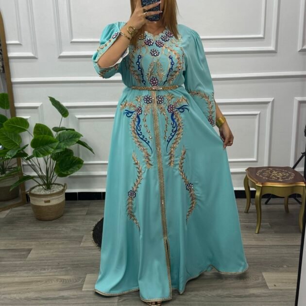 روبة مطروزة في ظهر ميدي 178